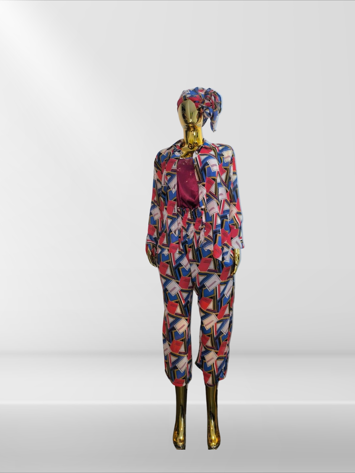 Ensemble pantalon et top avec foulard assorti