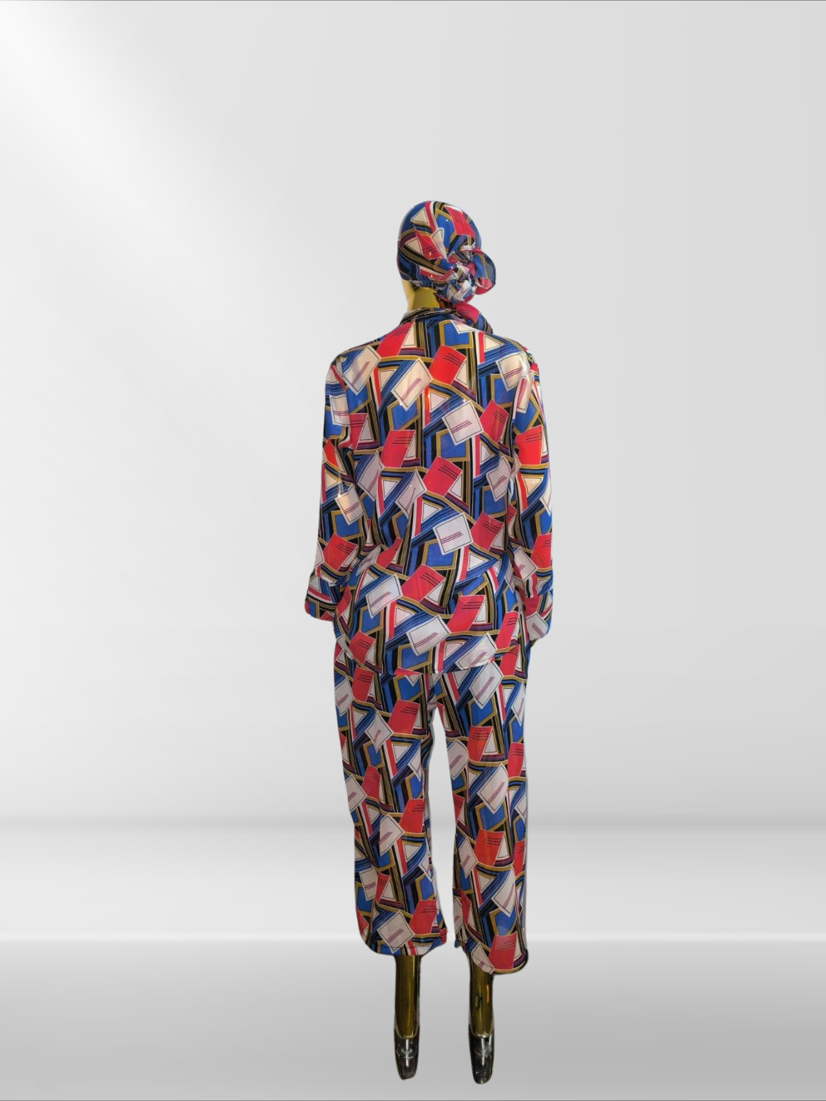 Ensemble pantalon et top avec foulard assorti