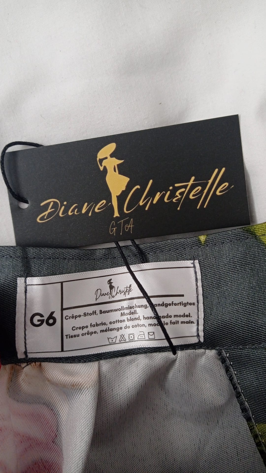 Magnifique jupe grise fleurie asymétrique tailles 42, 44