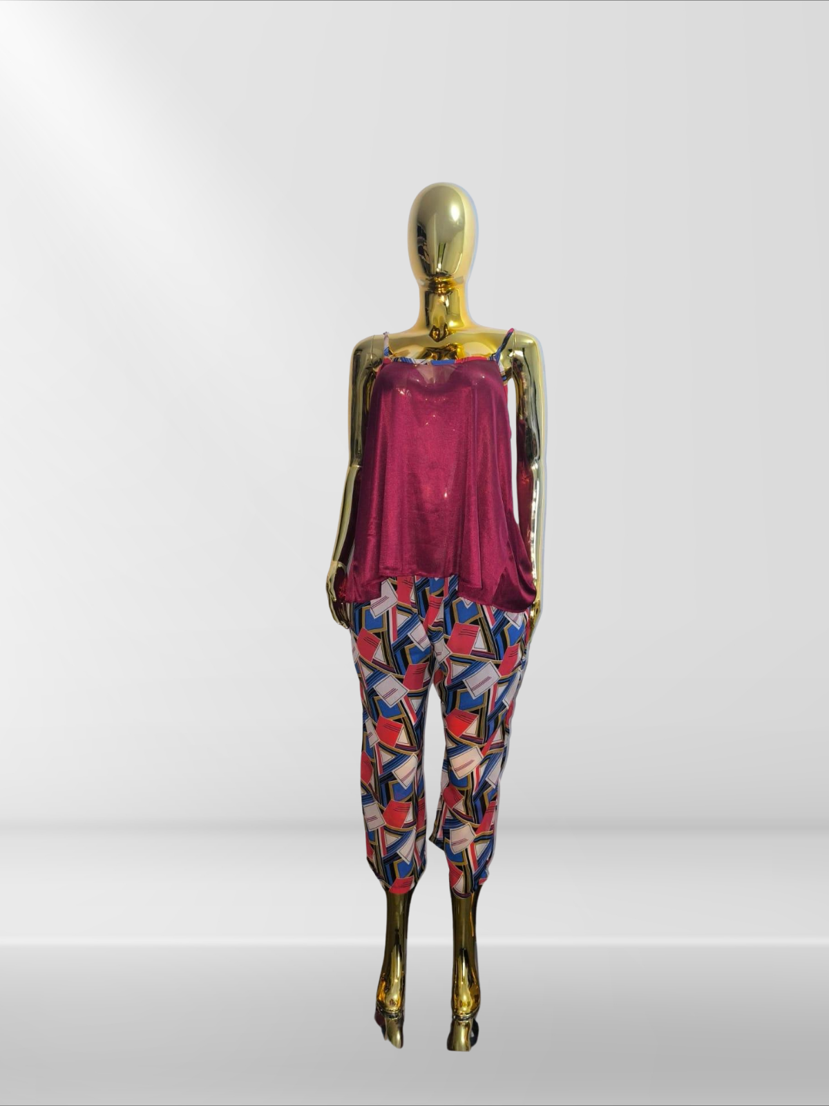 Ensemble pantalon et top avec foulard assorti