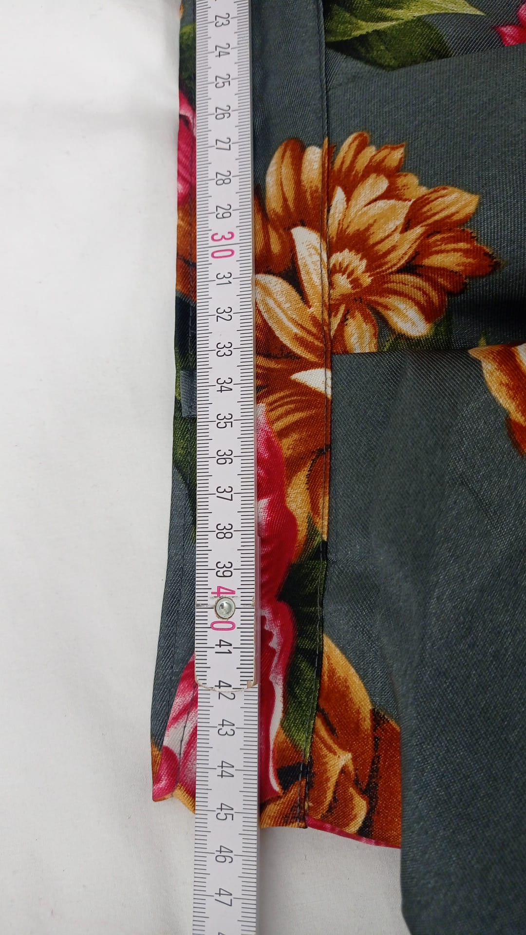 Magnifique jupe grise fleurie asymétrique tailles 42, 44