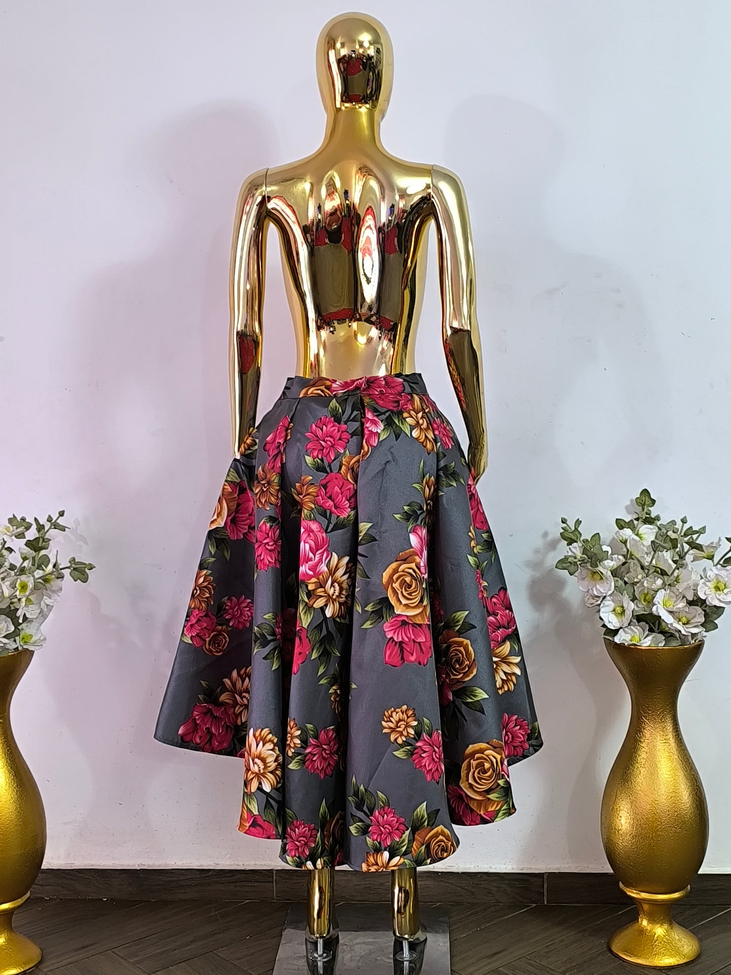 Magnifique jupe grise fleurie asymétrique tailles 42, 44